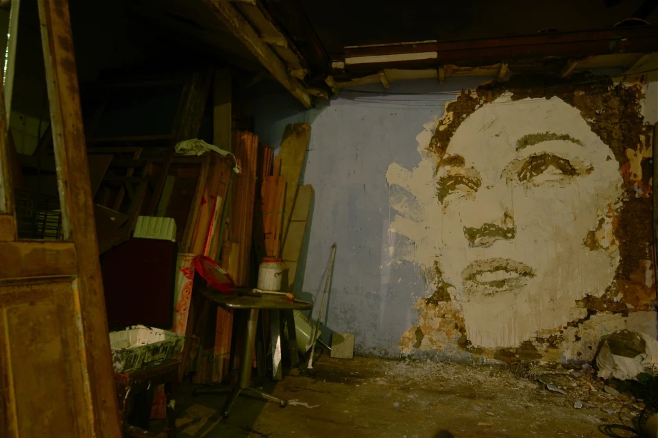 Public Intervention (Scratching the Surface) — Walls work, 2010, Medellín, Colombia
