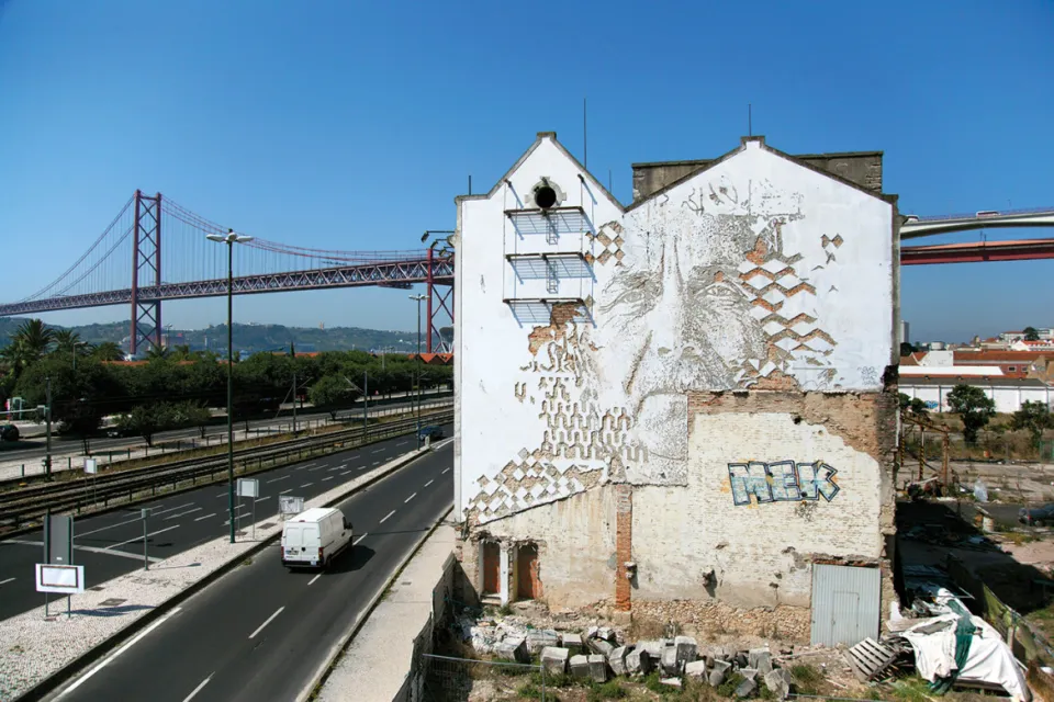 Untitled Carved Wall (220) — Walls work, 2014, Lisbon, Portugal